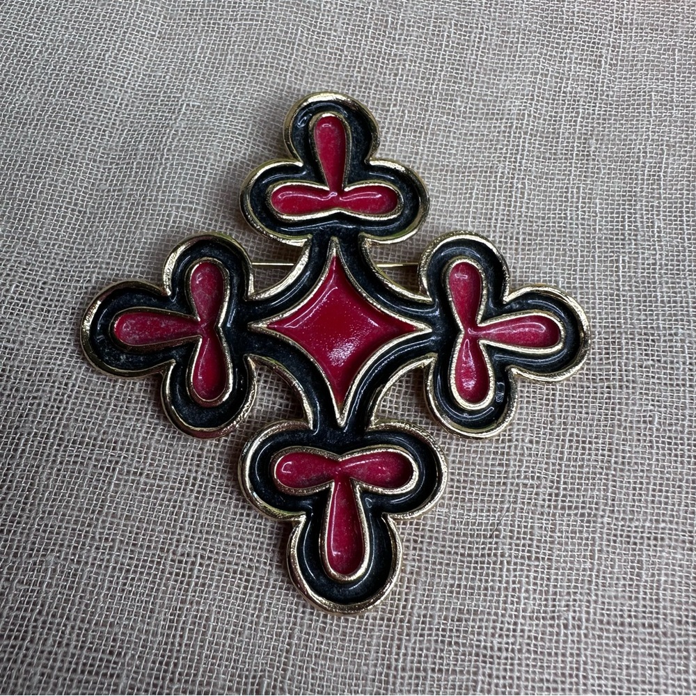 Vintage Pauline Trigere Broach Signed Hammered Gold Tone Enamel Inlaid Cross